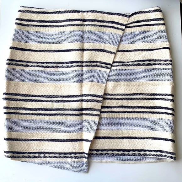 Formal H&M Skirt (Waist 30in, Length 15in)